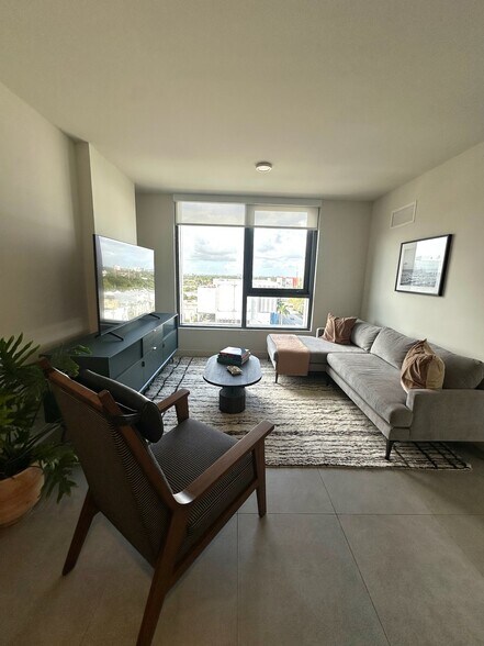 Primary Photo - 370 NW 33rd St