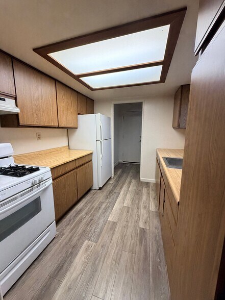 Building Photo - 114 Geil St