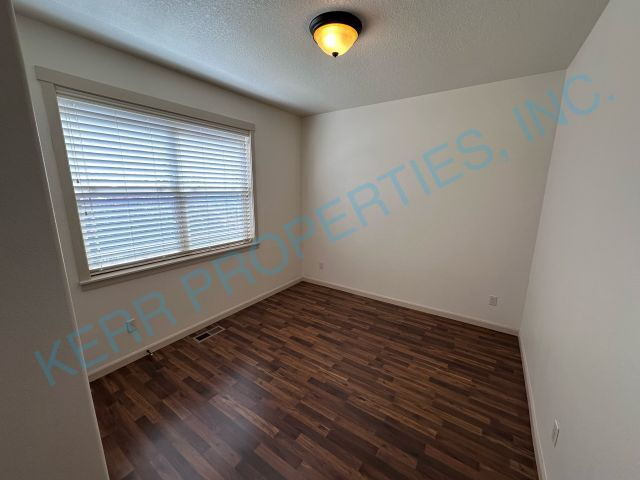 Building Photo - Spacious 5-Bedroom Retreat with 3407 Sq Ft...