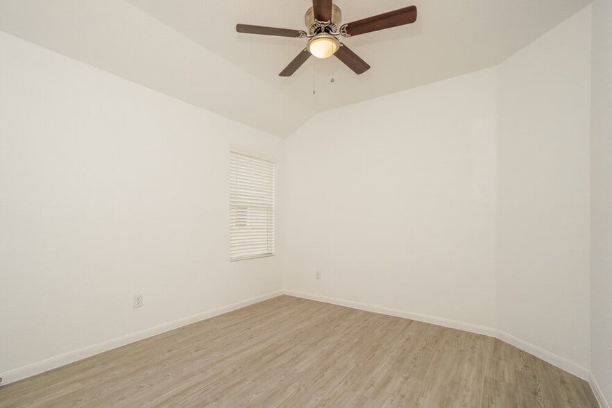 Building Photo - 9923 Pears Ml