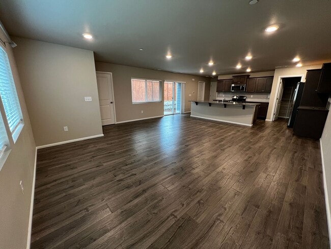 Building Photo - 4 Bed DuPont Townhome for Rent