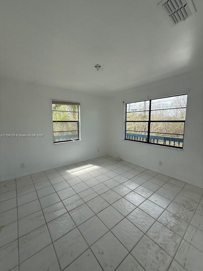 Building Photo - 143 Valois Blvd