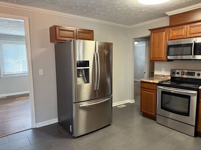 Building Photo - FOR RENT - 3 Bed 2 Bath House in South Nash - Pet Friendly