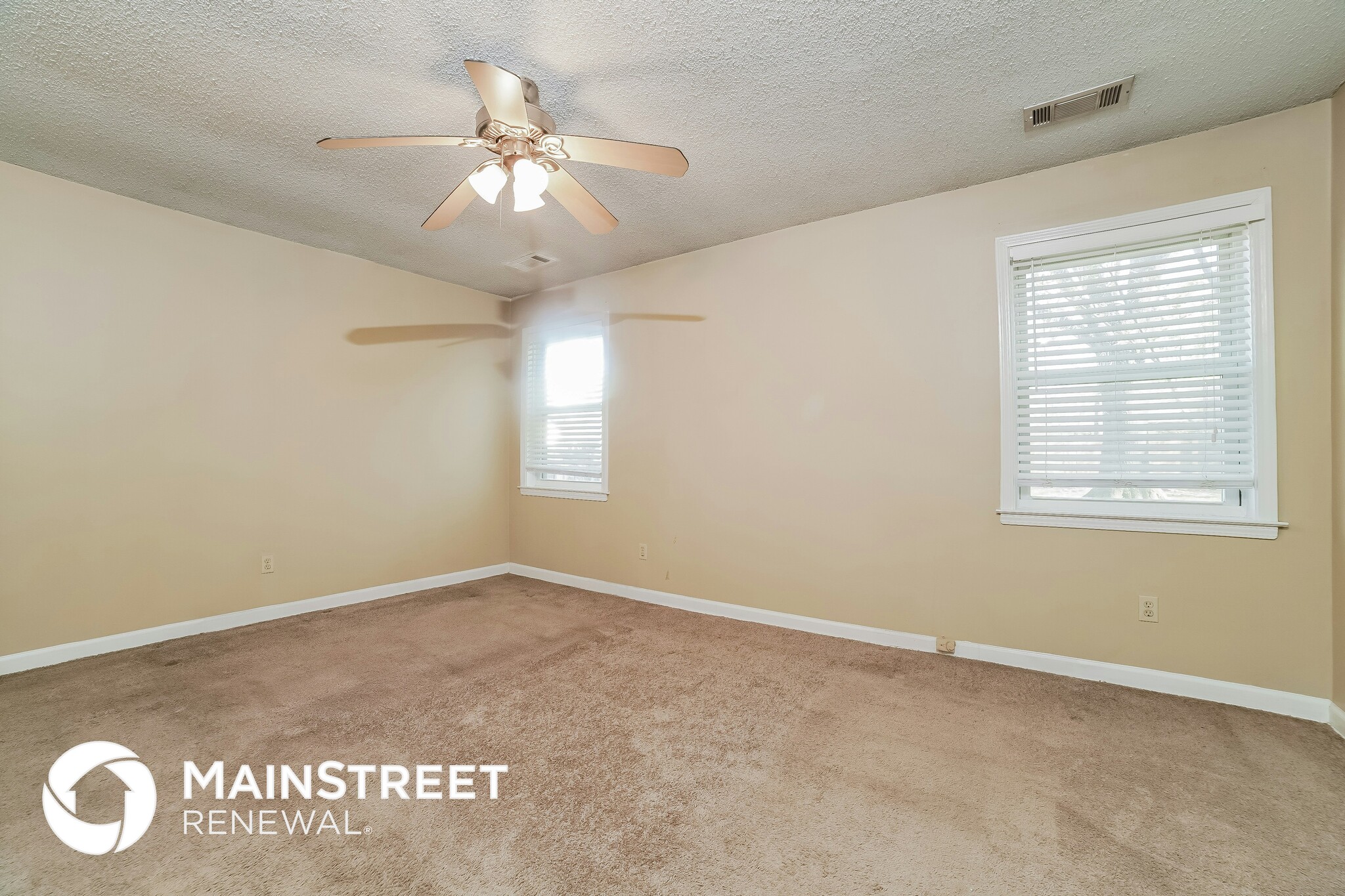 Building Photo - 6685 Blackthorn Dr