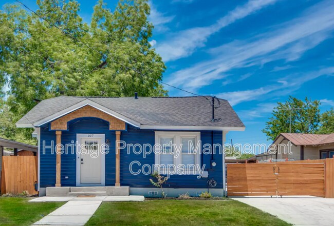 Primary Photo - 107 W Hart Ave
