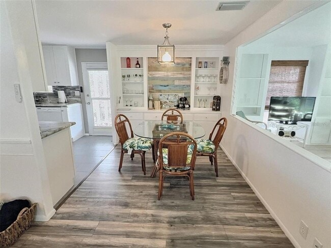 Building Photo - 667 Sugar Palm St