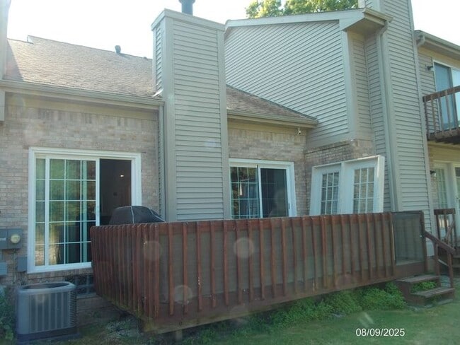 Building Photo - 43885 Stoney Ln