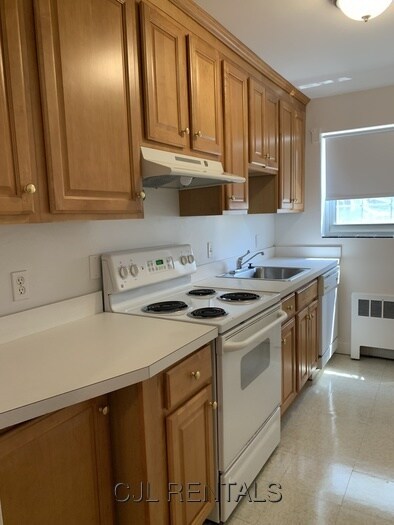 Building Photo - 6 Harris Cir