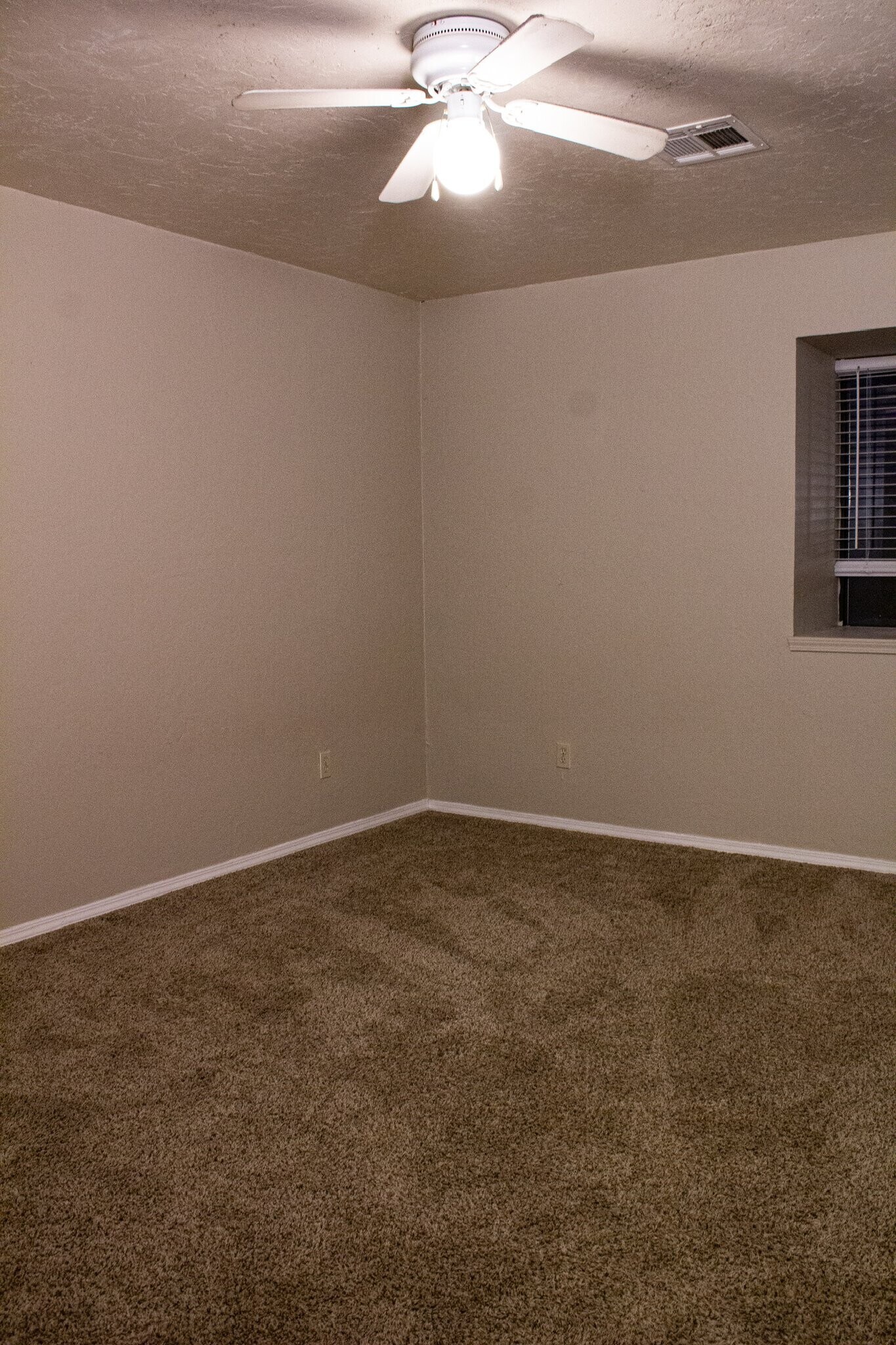 Building Photo - 1329 Eastgate Dr