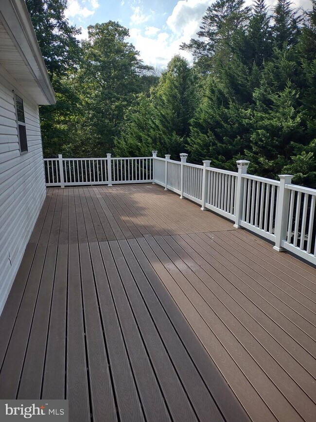 Building Photo - 351 Skyview Dr
