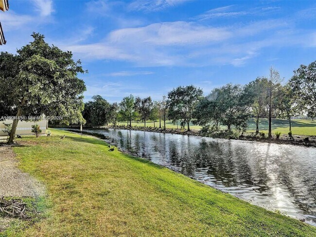 Building Photo - 457 Vista Isles Dr