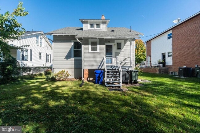 Building Photo - 928 19th St S