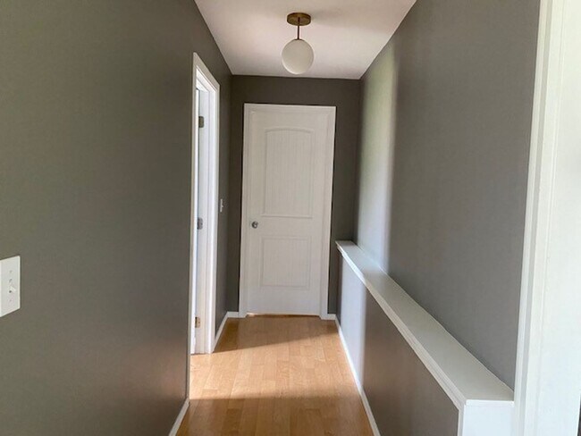 Building Photo - 3950 NE Vista del Rey Dr