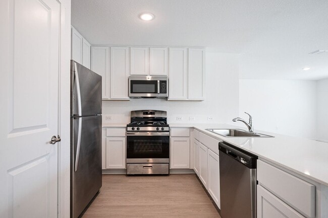 Building Photo - 606 W Cypress St