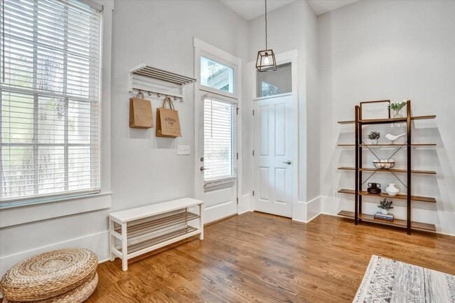 Building Photo - 10671 Serenbe Ln