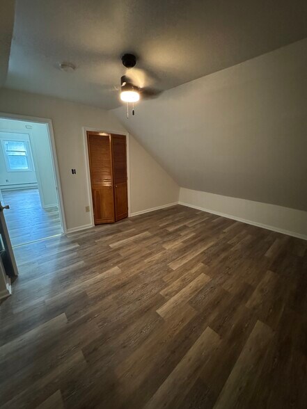 Building Photo - 2050 E Saint Georges Ave