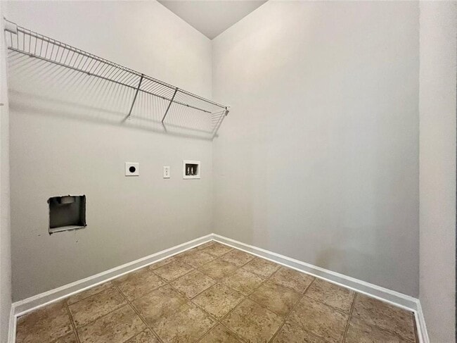 Building Photo - 370 Broadmoor Dr
