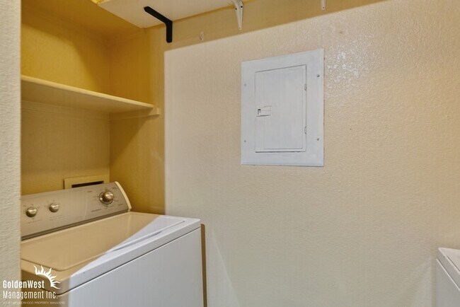 Building Photo - Beautiful 2Bdm 2Ba Condo at the Base of North Mountain Preserve!