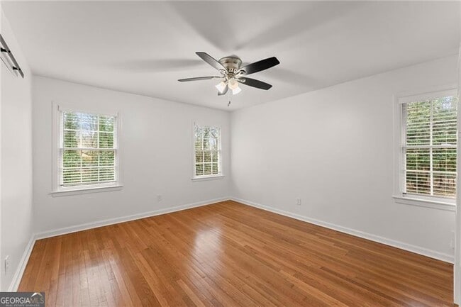 Building Photo - 4540 Club Valley Dr NE