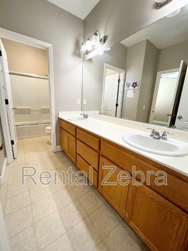 Building Photo - 1221 CAVALAIRE Ct
