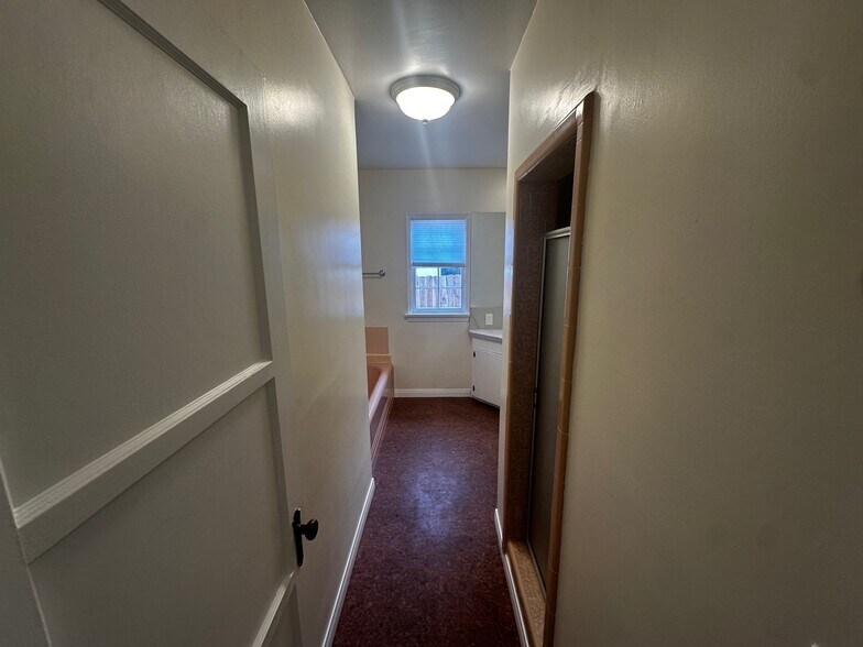 Building Photo - 2151 N Altadena Dr