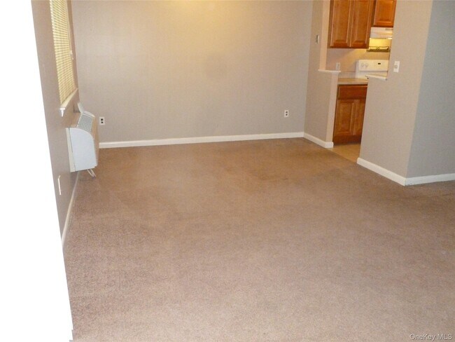 Building Photo - 15 Club House Dr