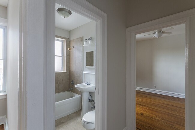 Building Photo - 340 Fairmount Ave