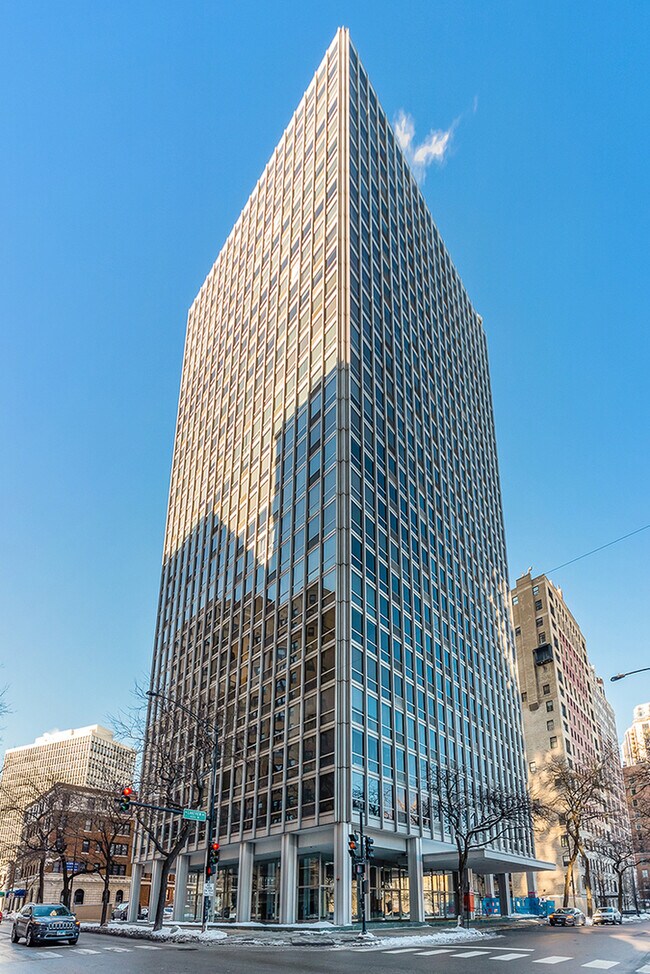 Building Photo - 2400 N Lakeview Ave