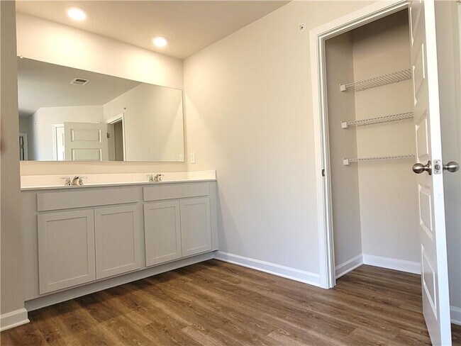 Building Photo - 310 Sound Cir