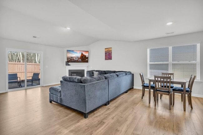 Building Photo - 116 Antler Crk Ln