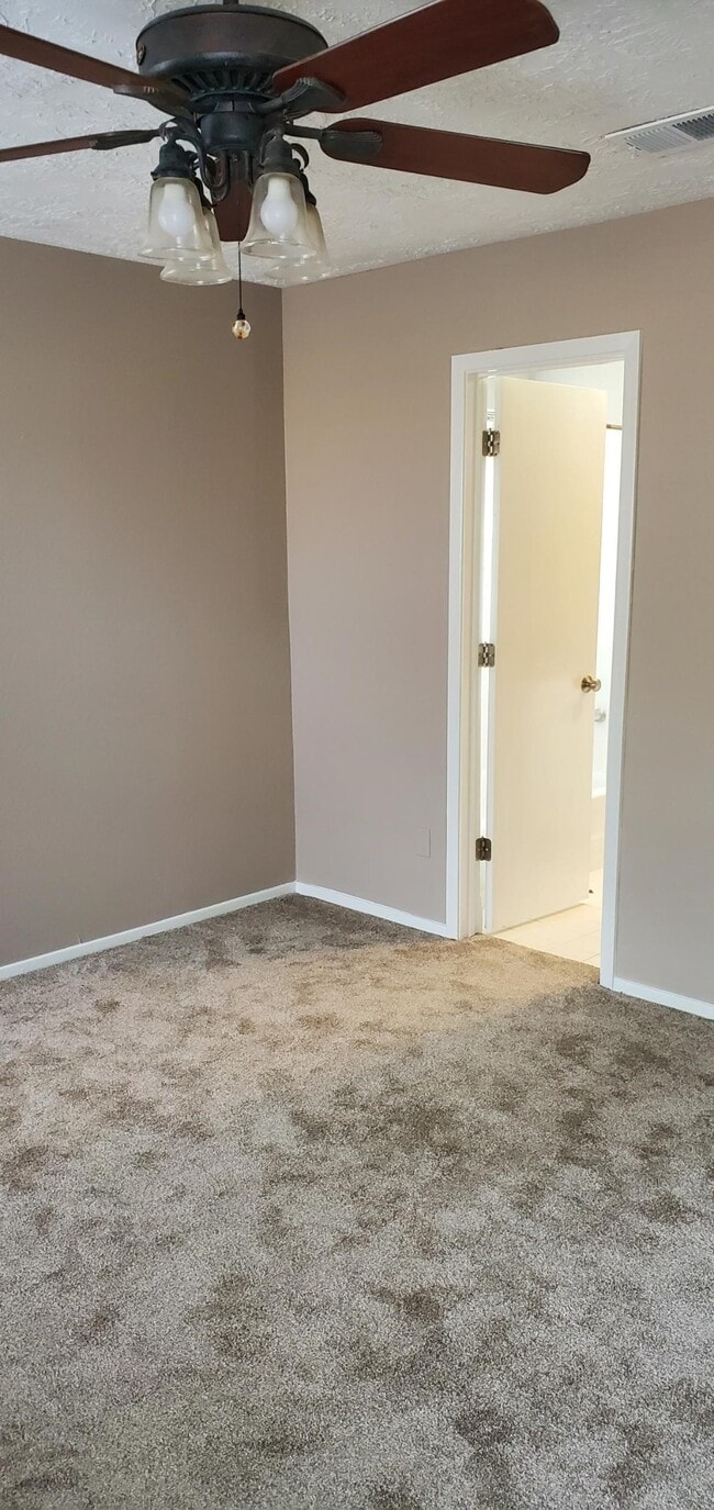 Building Photo - 2805 Knoxville Dr