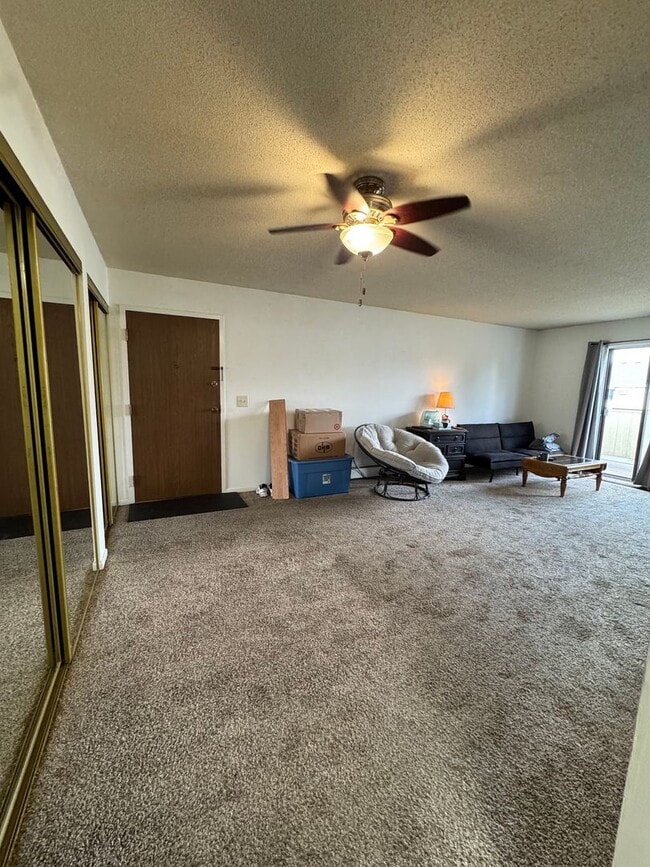 Building Photo - Bring in the NEW YEAR! NW Valleyhigh 2 bed...
