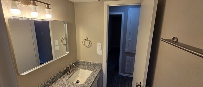 Building Photo - 11122 Thackery Ln