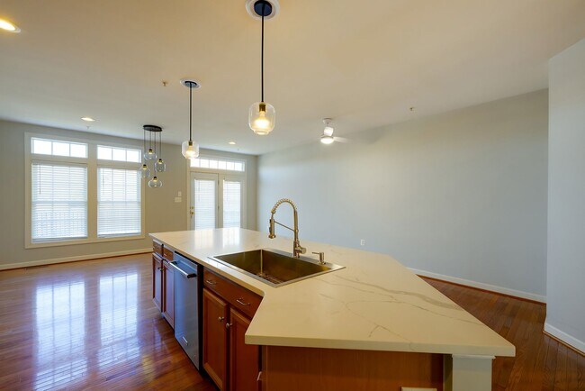 Building Photo - Luxury Living in the Villages of Urbana