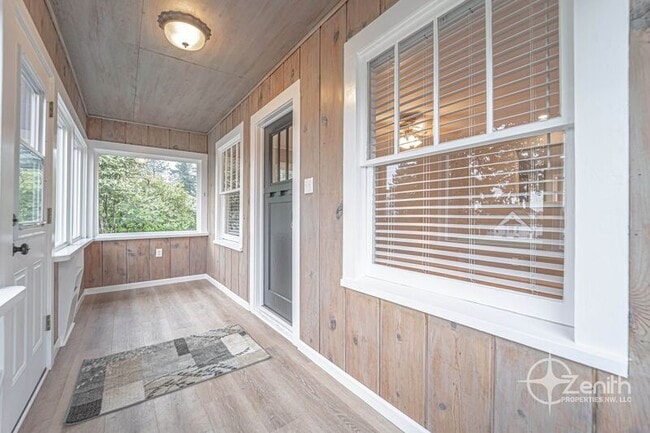 Building Photo - 2541 SW 6th Ave