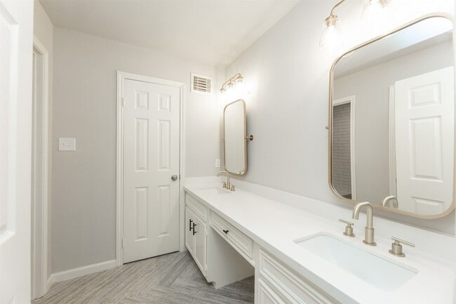 Building Photo - 21402 Park Royale Dr