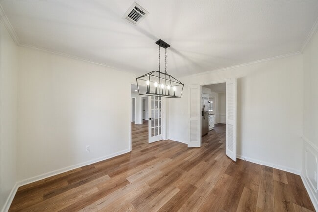 Building Photo - 3518 Cave Springs Dr