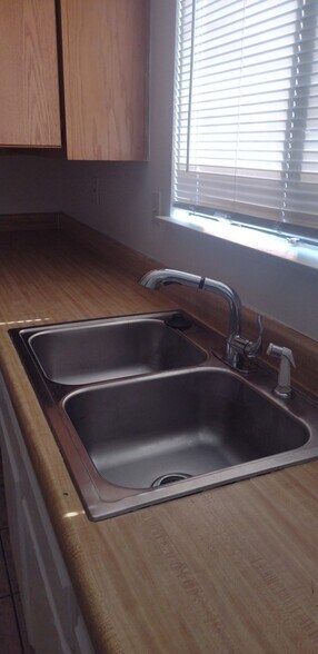 Building Photo - 1022 E Avenue Q3