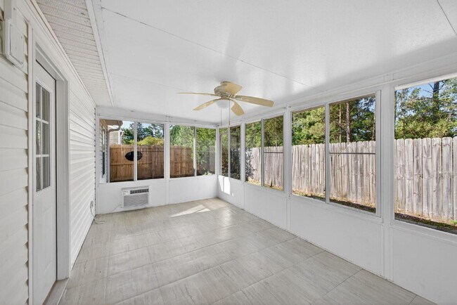 Building Photo - Lovely Patio Home with Sunroom!