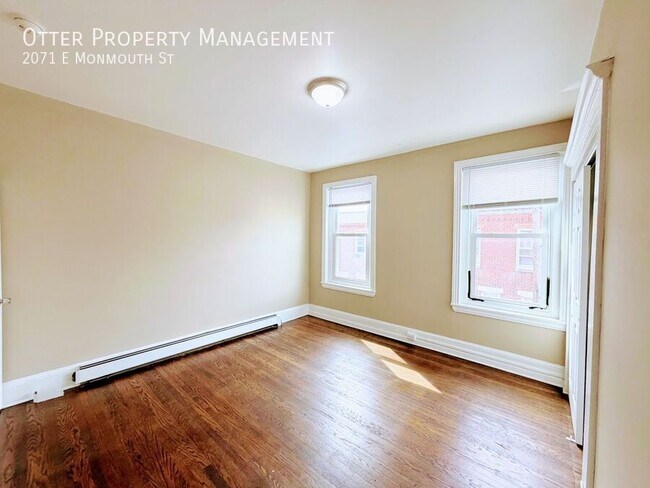 Building Photo - 2071 E Monmouth St
