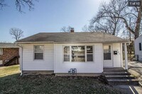 Building Photo - 4 Bed 2 Bath House on East Campus