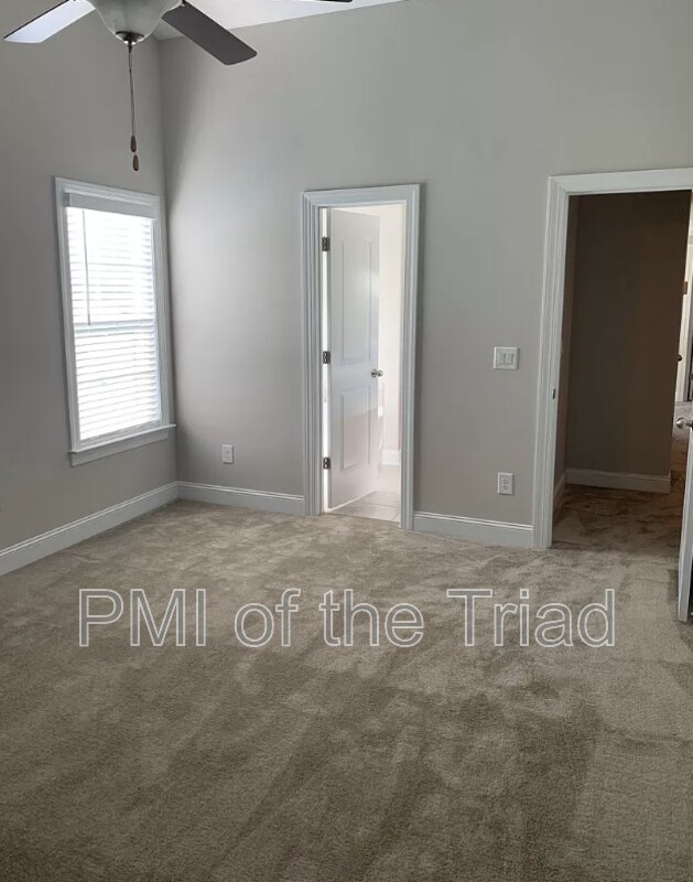 Building Photo - 868 Silver Leaf Dr