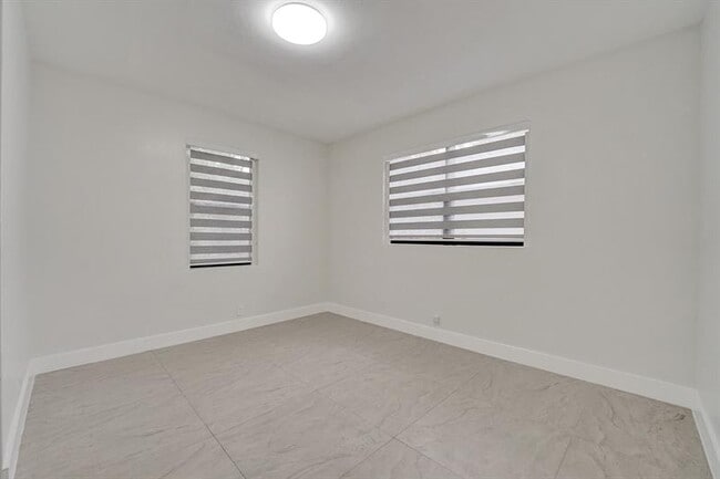 Building Photo - 3501 N Park Rd