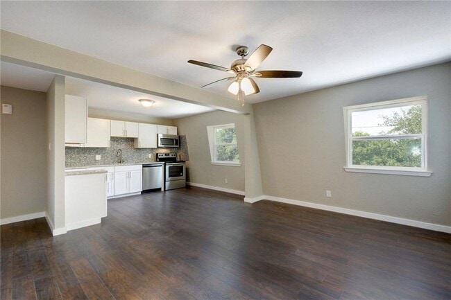 Building Photo - 7204 Twin Crest Dr