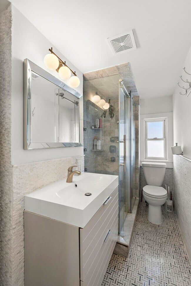 Building Photo - 284 6th St