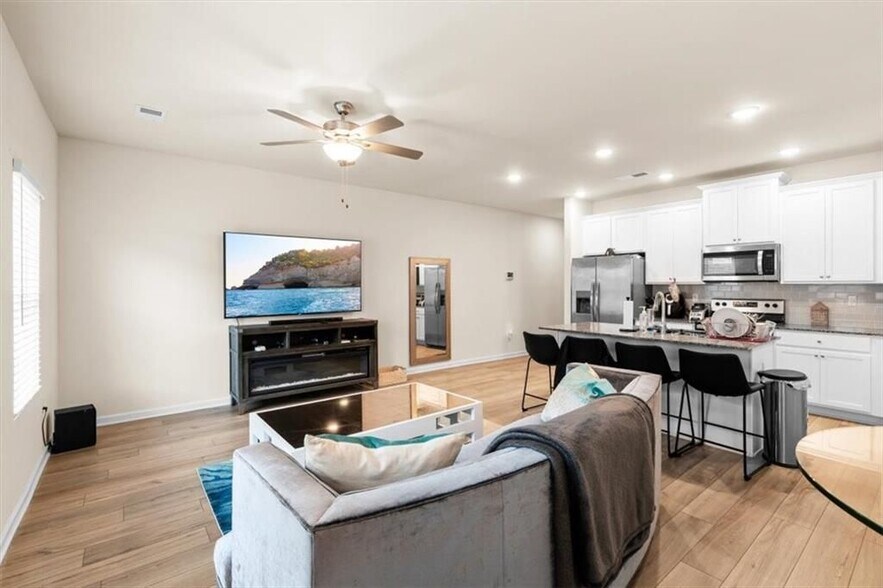 Building Photo - 1144 Westhampton Wy