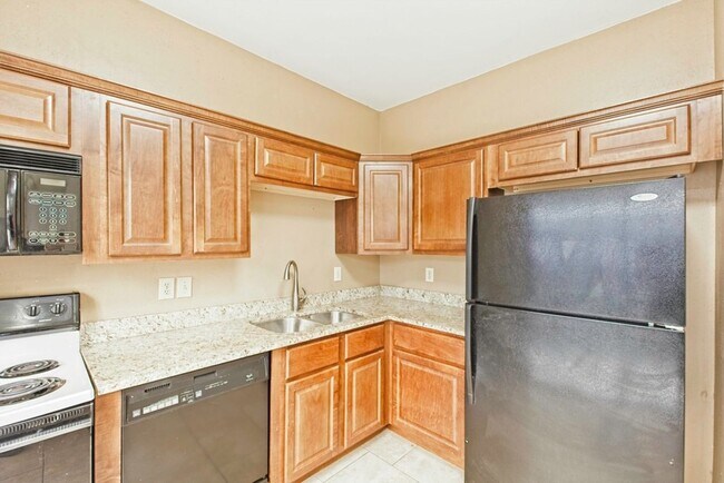 Building Photo - Dallas Townhome with Reserved Parking