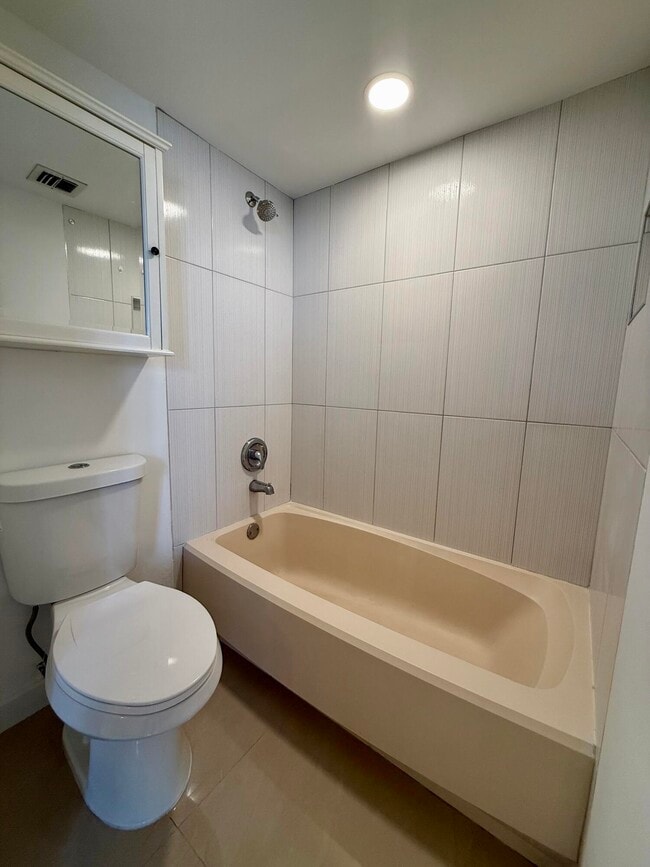 Building Photo - 514 Piedmont K