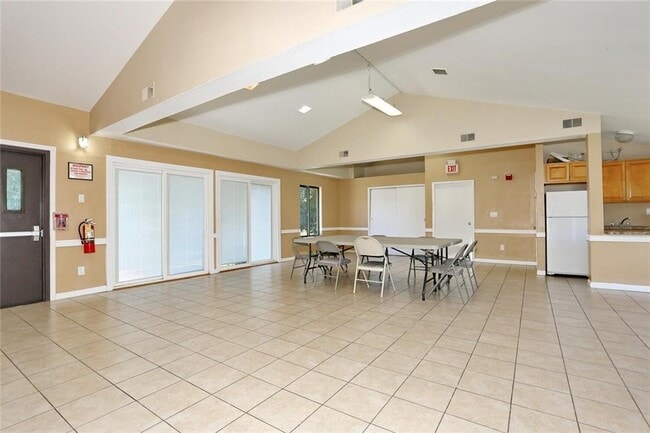Building Photo - 10 Secora Rd