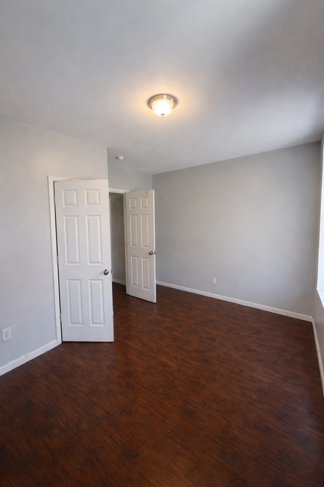 Building Photo - 2132 N 32nd St